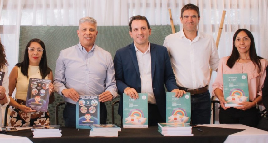 Tupungato firm&oacute; convenios educativos y entreg&oacute; m&aacute;s de 4.200 libros.