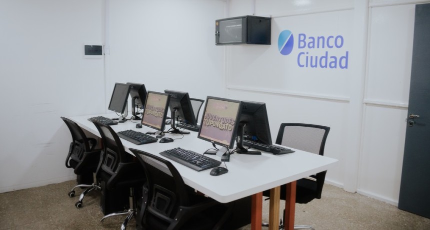 El Intendente Aguilera oficializ&oacute; la puesta en funcionamiento de la Sala de Inform&aacute;tica de Juventudes