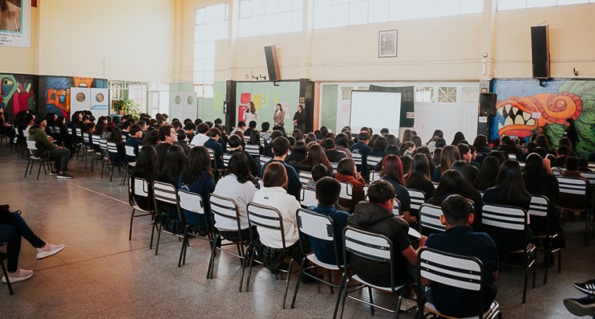 Escuelas Secundarias de Tupungato recibieron una Charla Informativa sobre Consecuencias Legales ante Conductas de Amenazas