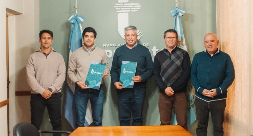 El Intendente Aguilera firm&oacute; el contrato para ejecutar el Acueducto Oeste y avanza una necesaria obra que ampl&iacute;a el sistema de agua potable de Tupungato