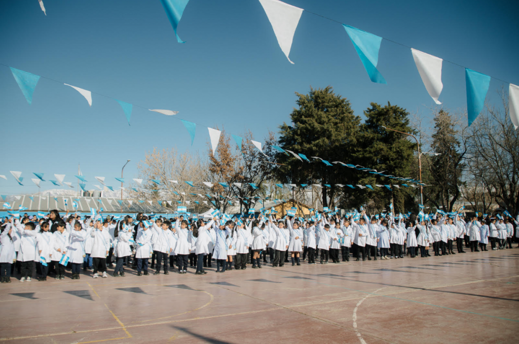 Con orgullo y emoción Tupungato conmemoró el Día de la Bandera