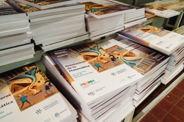 La DGE moderniza el sistema educativo mendocino: Tadeo Garc&iacute;a Salazar distribuy&oacute; material tecnol&oacute;gico y pedag&oacute;gico para escuelas del Valle de Uco